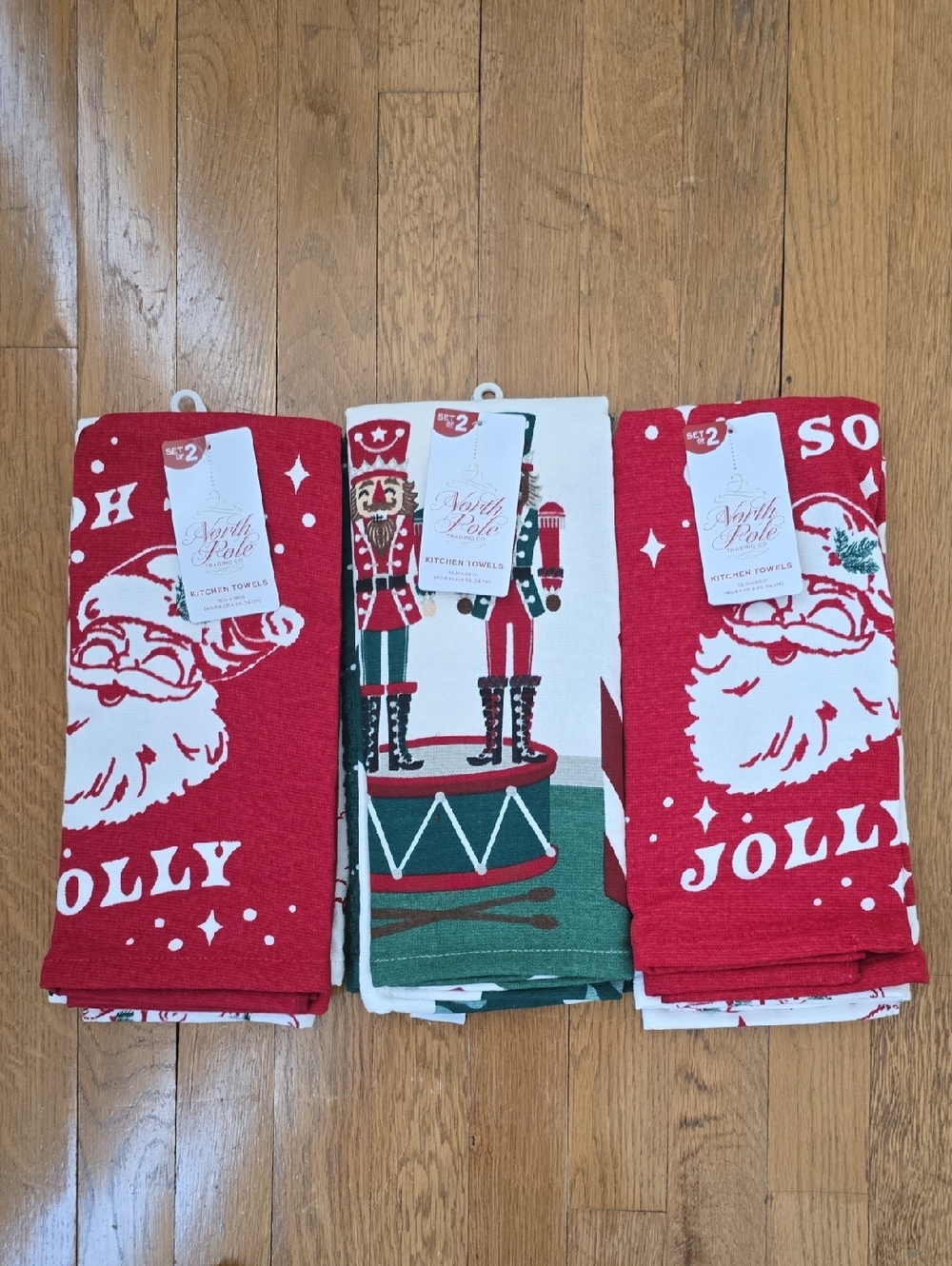 NORTH POLE TRADING CO BRAND HOLIDAY CHRISTMAS KITCHEN TOWELS BUNDLE OF 6 TOWELS